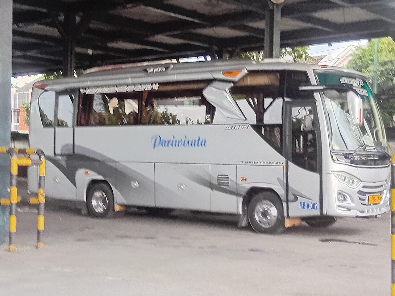 Bus Pariwisata Medium 31 Seat